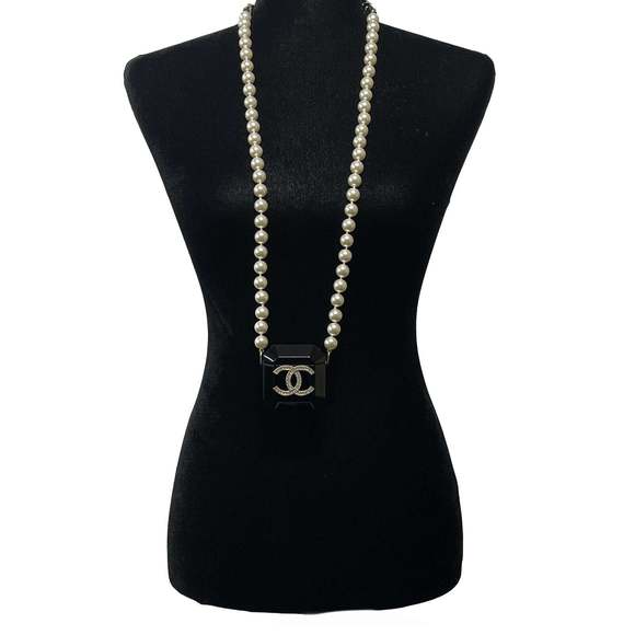 CHANEL - B21 A Airpod CC Acylic Case / Faux Pearl and Chain Layered Necklace - Picture 2 of 11